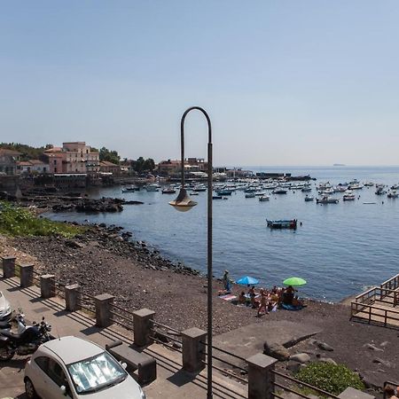 לינה וארוחת בוקר אסראלה Un Tuffo Nella Baia Di Capomulini מראה חיצוני תמונה